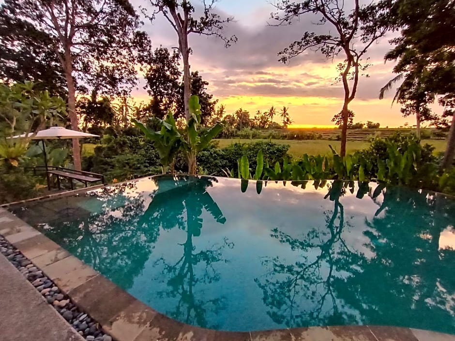 Uma Manyar Sunset Villa