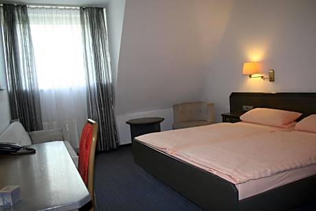 Deluxe Double Room with Extra Bed