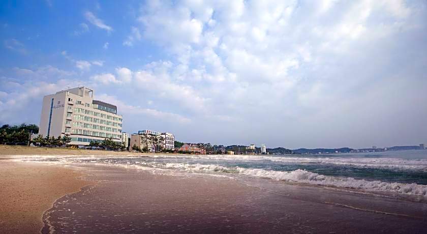 EL Hotel