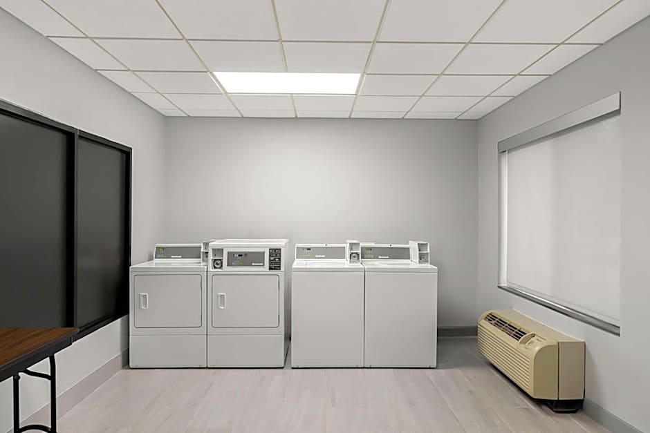 Spark by Hilton Tupelo