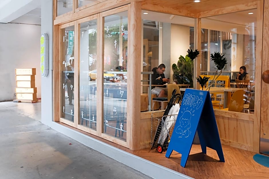 OwlStay Flip Flop Hostel Garden