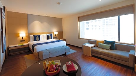 Studio Suite, Guest Room, 1 King, City View