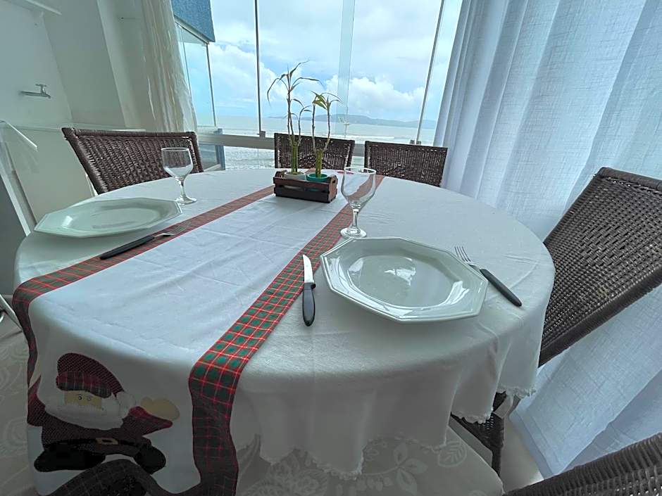 Itapema-Meia Praia- 3 quartos - Frente Mar!