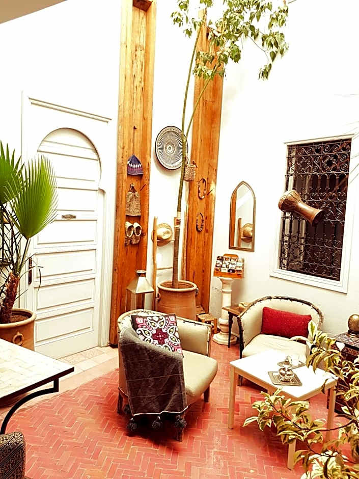 Riad Laly Tourisme Eclairé Le bijou de la medina