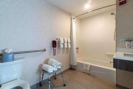 King Room - Mobility Access/Hearing Accessible