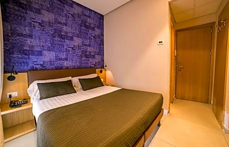 Economy Twin Room with Private Bathroom