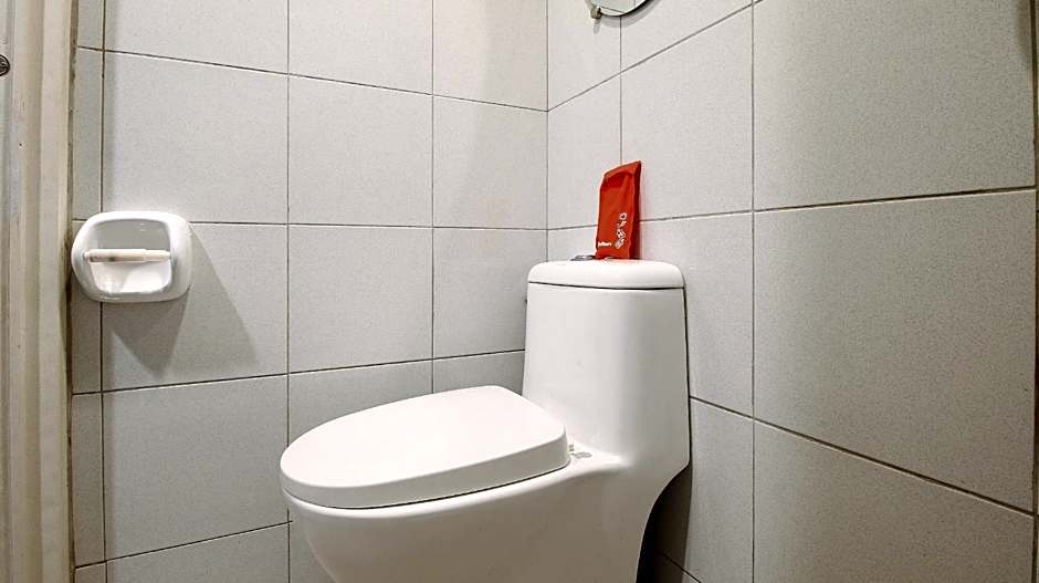 RedDoorz @ Greenview Hotel and Restobar Masbate