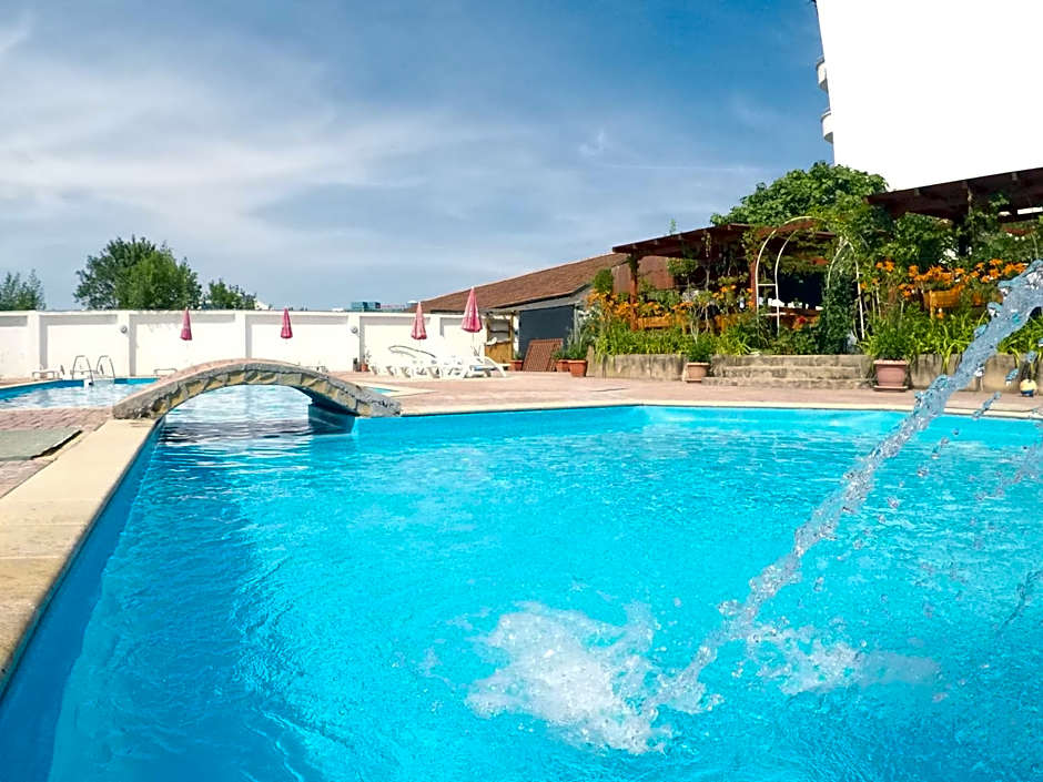 Alba Family Club Hotel