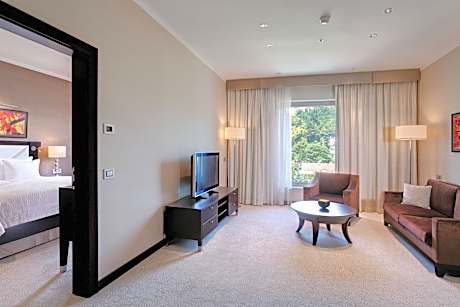 Deluxe Suite, Grand Living Room access level, 1 King