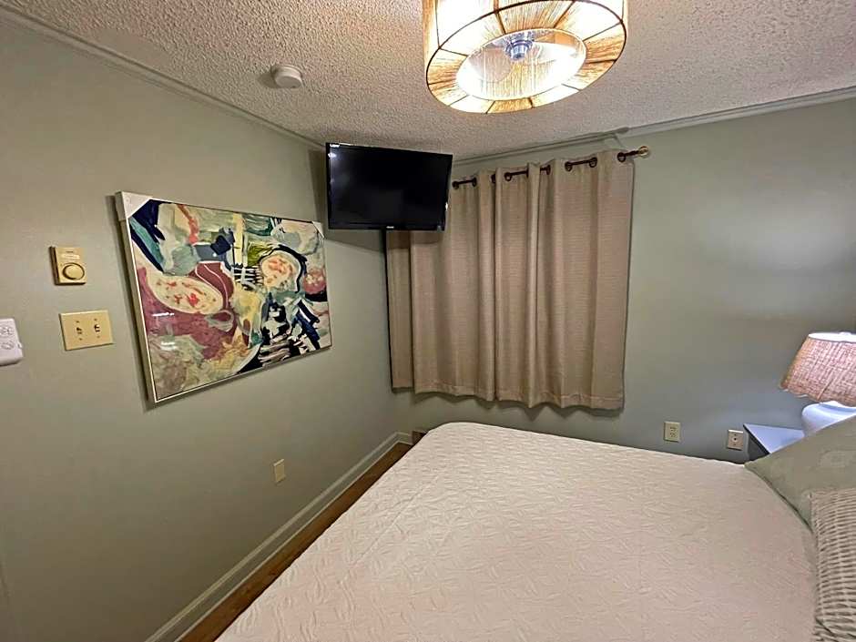 Stroll to Slopes, Village Area, Ski in-Out MtLodge 210
