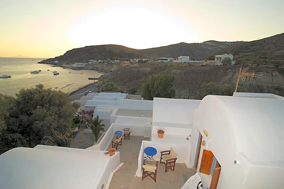 Akrotiri Hotel