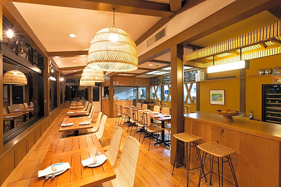 Riverside Lodge