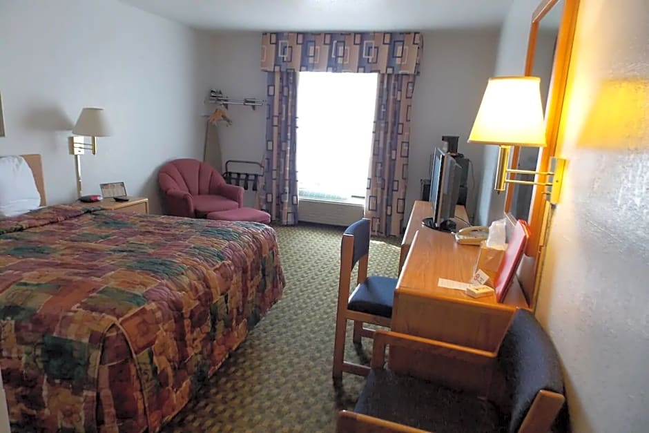 Norwood Inn & Suites - Roseville