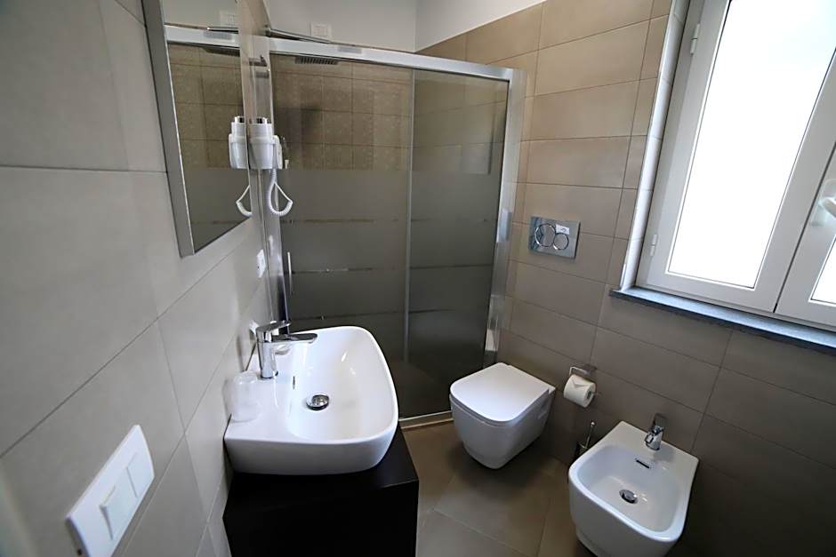 8room hotel