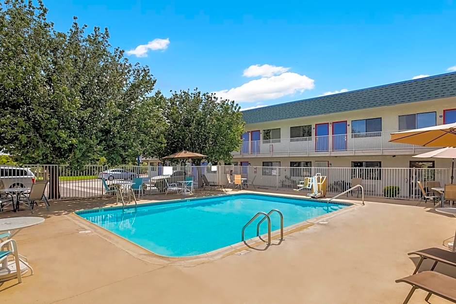 Knights Inn Sierra Vista / East Fry