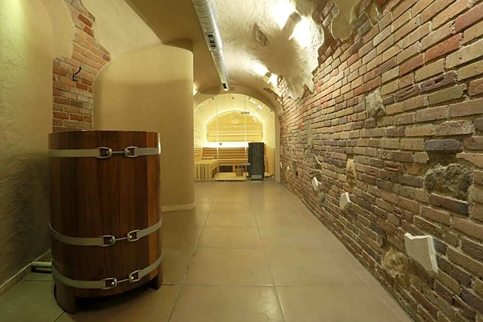 Penzión Wellness & Restaurant Zoborská, free parking