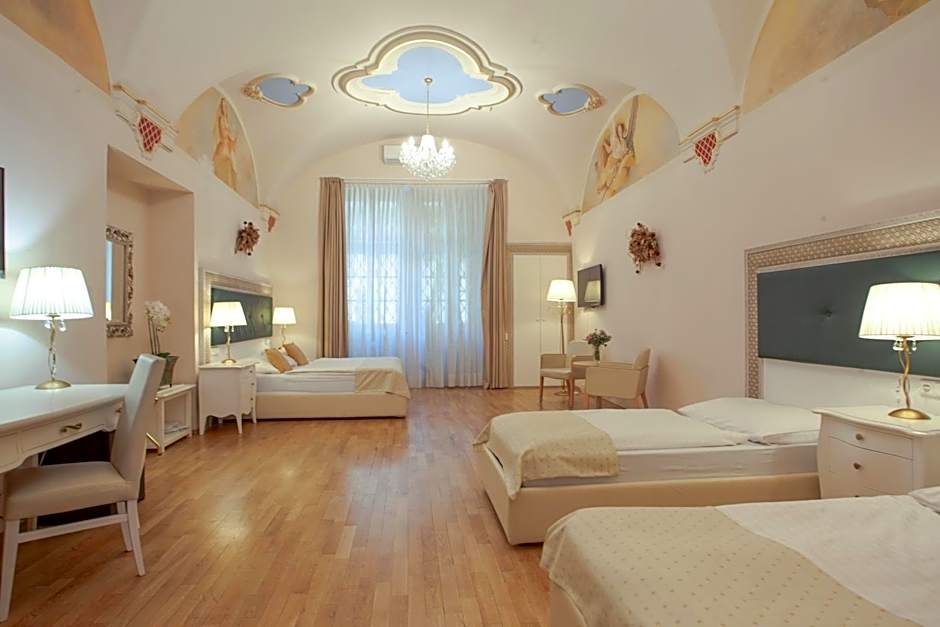 Little King Hotel U Malvaze