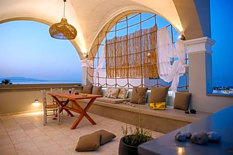 Central Hostel Oia