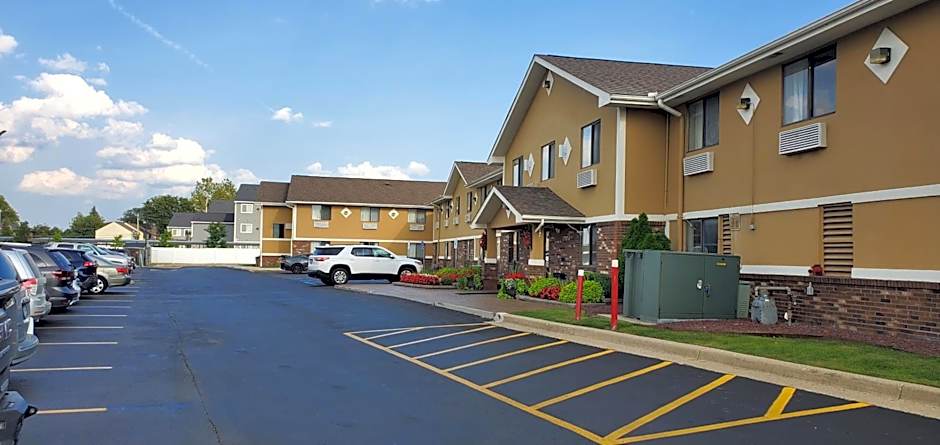 Super 8 by Wyndham Sterling Heights/Detroit Area