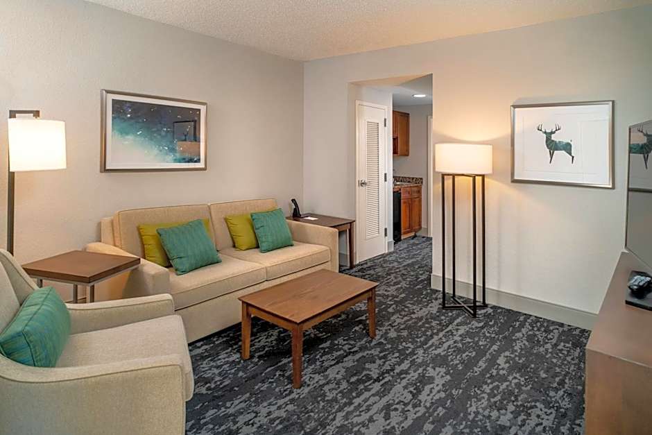 Delta Hotels by Marriott Huntington Mall