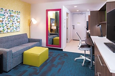 1 King Mobility Hearing Accessible Tub Suite