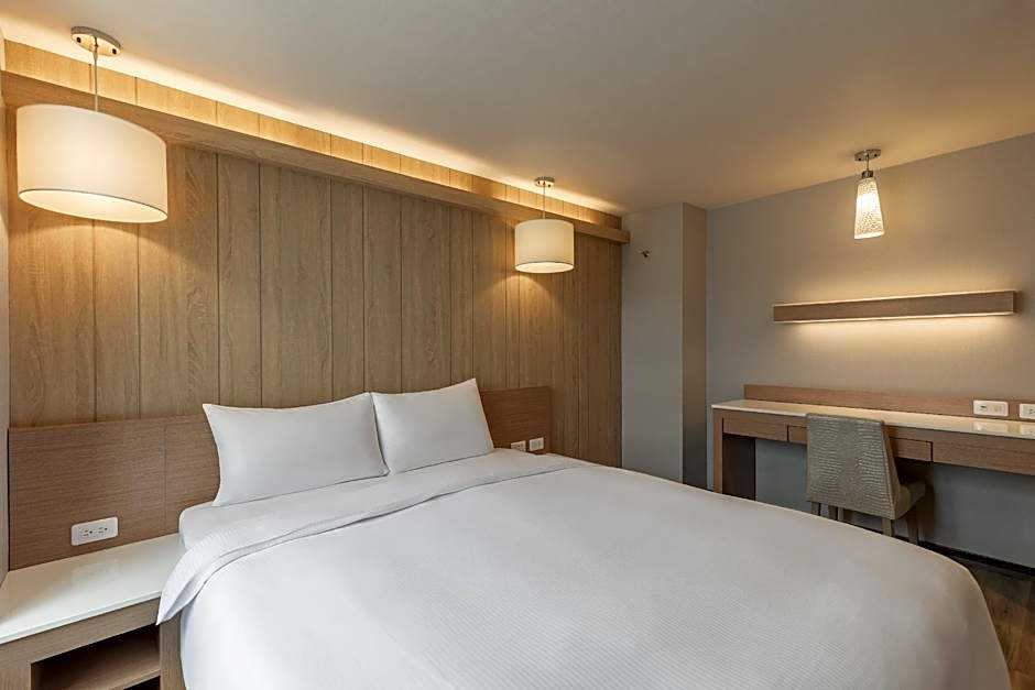 Kindness Hotel Tainan Chihkan Tower