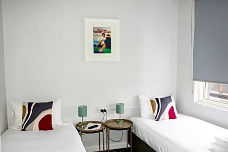 Standard Twin Room with Shared Bathroom