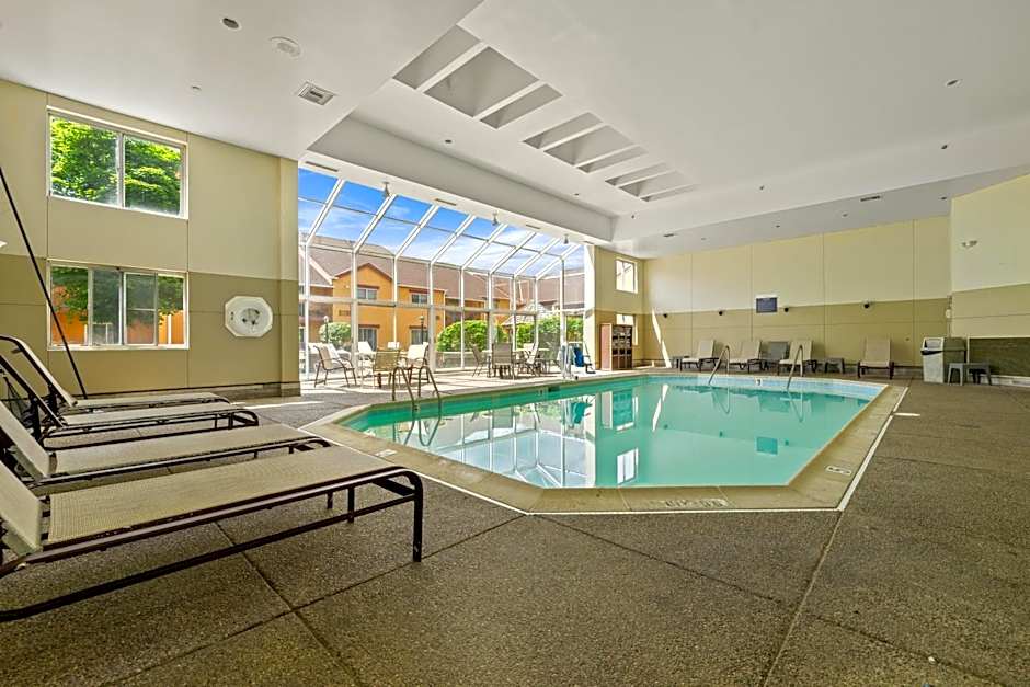 Chicago Club Inn & Suites