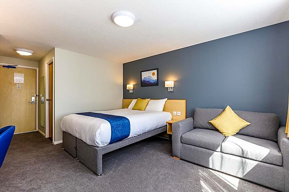 Days Inn by Wyndham Fleet M3