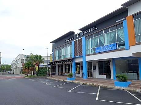Lodge 10 Hotel