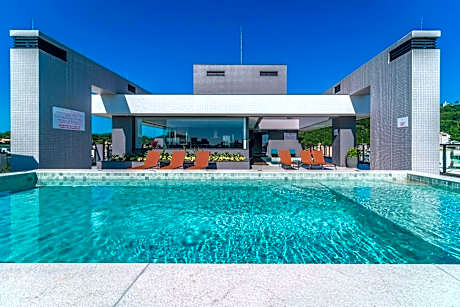 Adra 105 - Excelente apartamento no centro de Bombinhas - Rooftop com piscina e academia - À poucos metros da praia - (Consultar serviços de roupas de cama e banho)