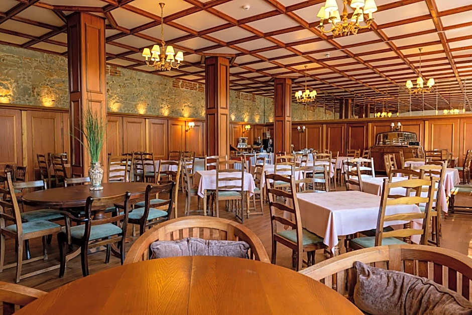 New Helvetia Historic Hotel