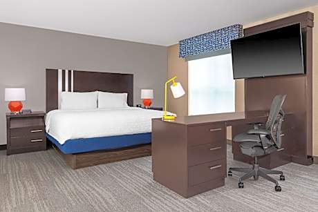 1 KING HEARING ACCESS STUDIO W/SOFABED NS