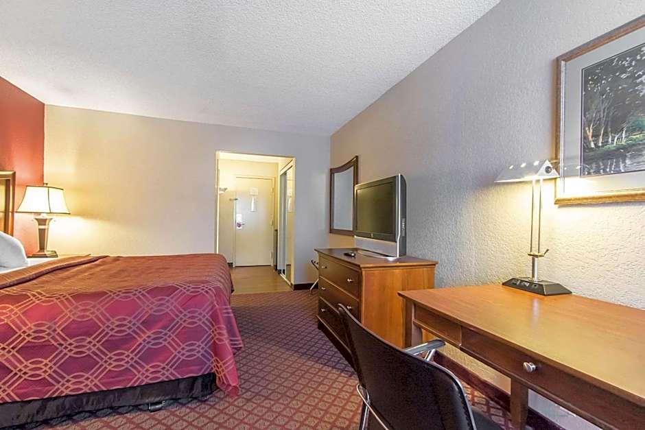 Econo Lodge Inn & Suites Joplin