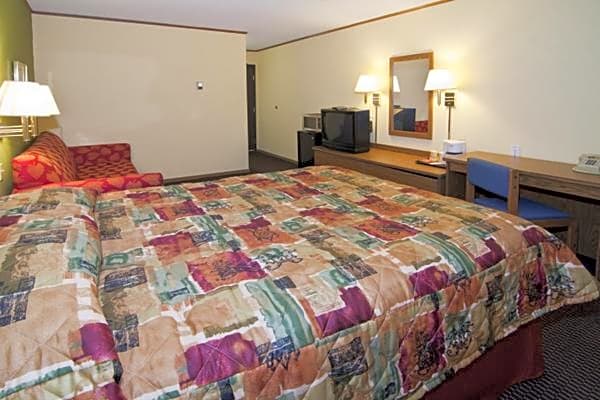 Burnsville Inn & Suites