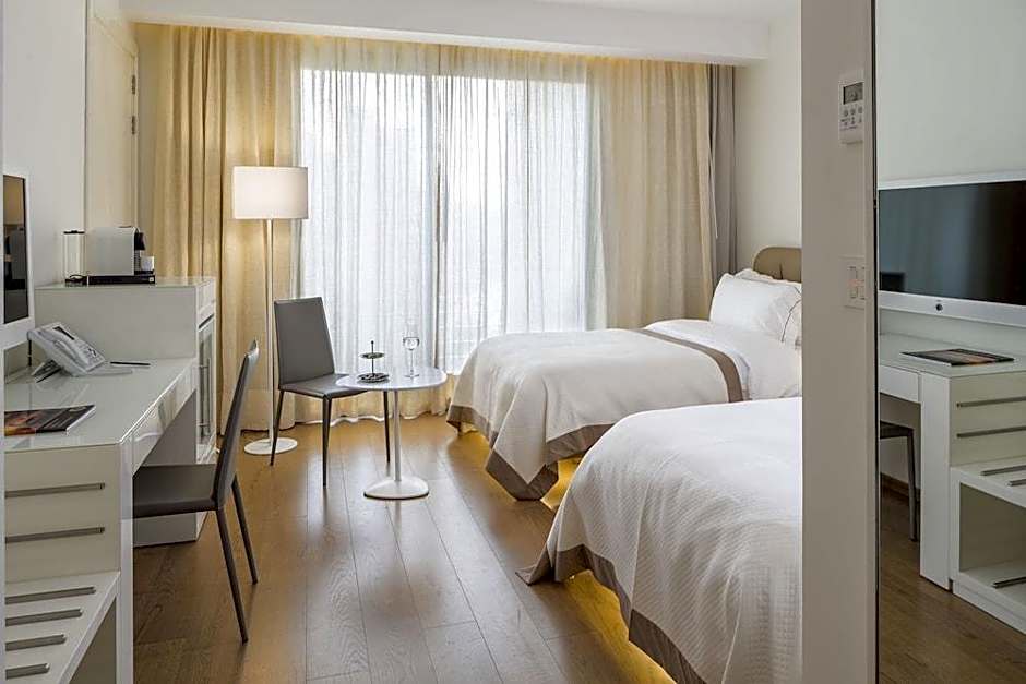 O Monot Luxury Boutique Hotel