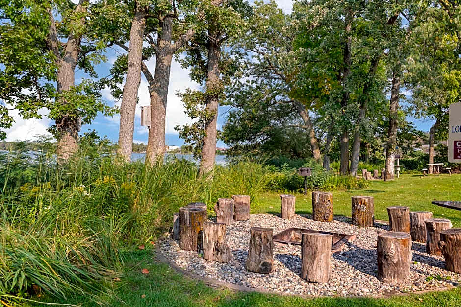 Best Western Premier The Lodge On Lake Detroit