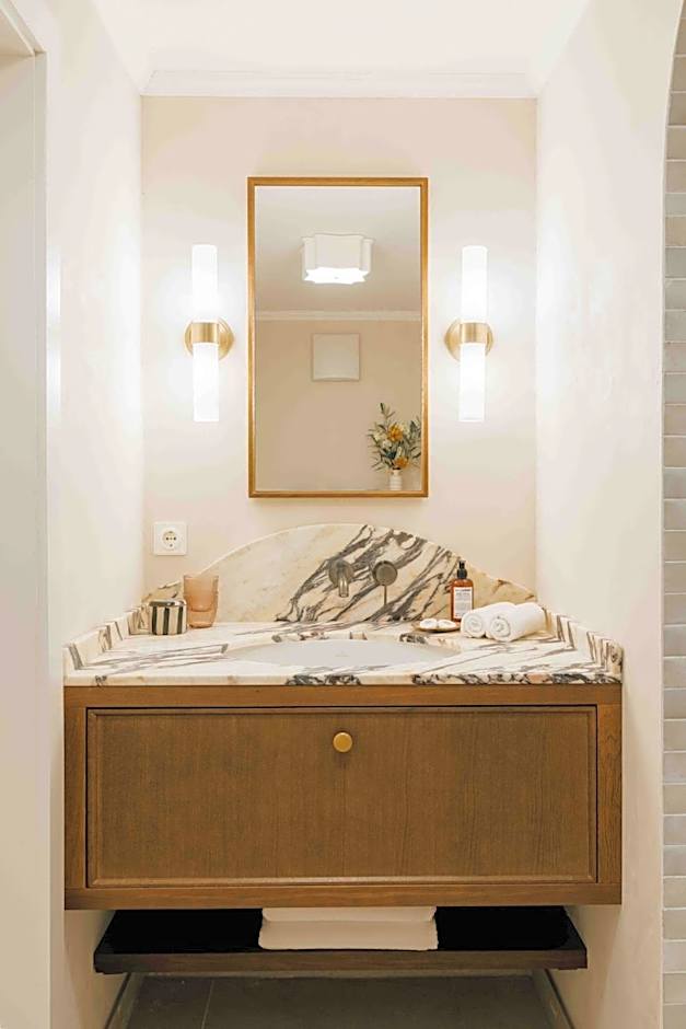 Clemonte Hotel - Your Reception-less Boutique Hideaway