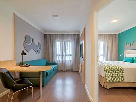 Executive Suite with One Queen Bed