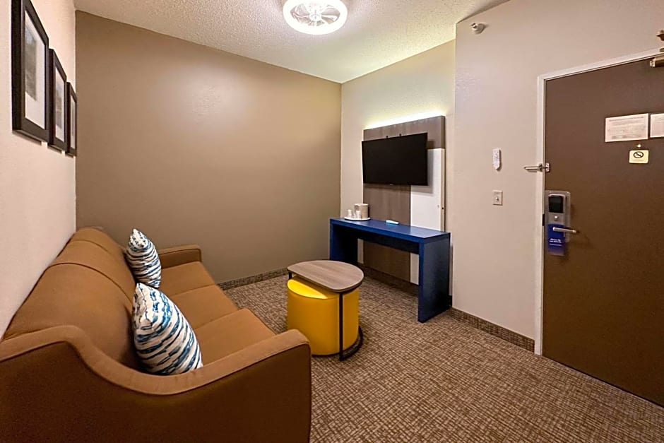 Comfort Inn & Suites Geneva- West Chicago