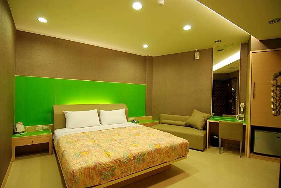 LOVE HOTEL