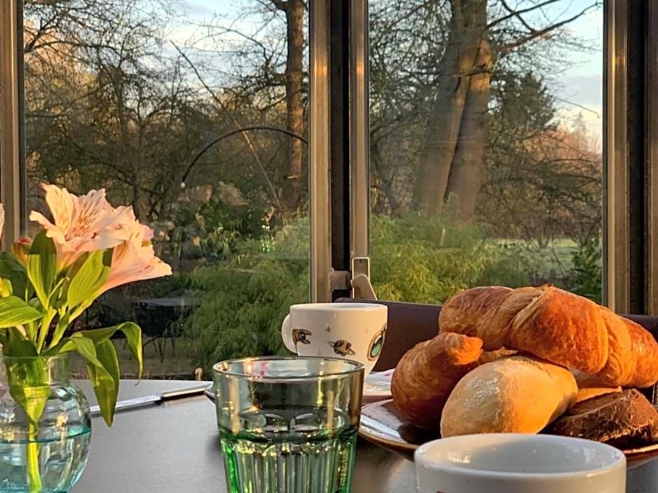 Hotel Au Nom De Dieu