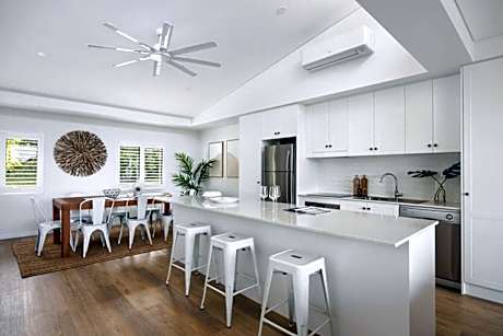 Salty Stays on Stevens St ~ Views & Rooftop Deck