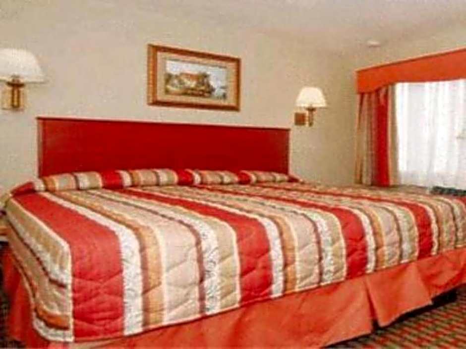 Travelodge by Wyndham Bay Shore Long Island