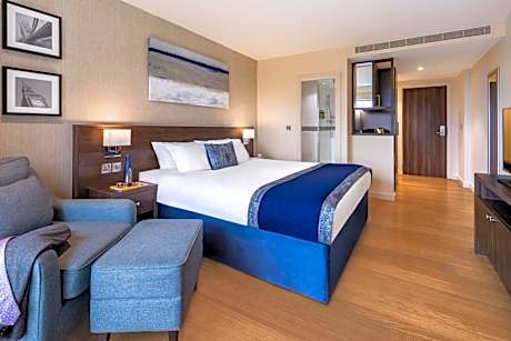 Premium Room, 1 King Bed