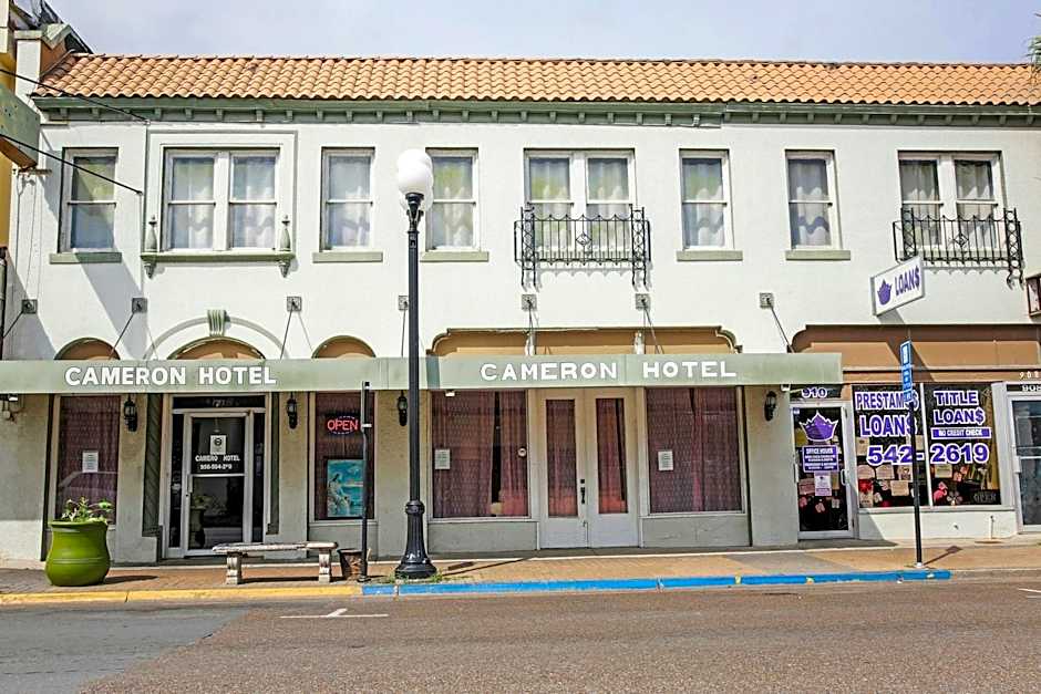 OYO Cameron Historic Hotel Brownsville I-69E