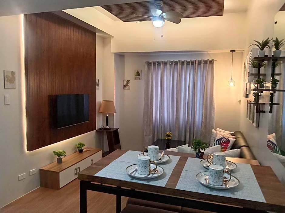 2 BR Loop Tower 1524