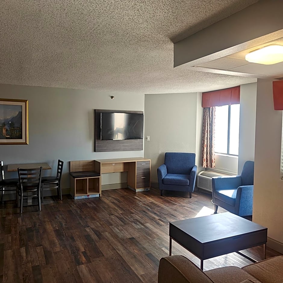 Mountain Vista Inn & Suites - Near the Island inPigeon Forge