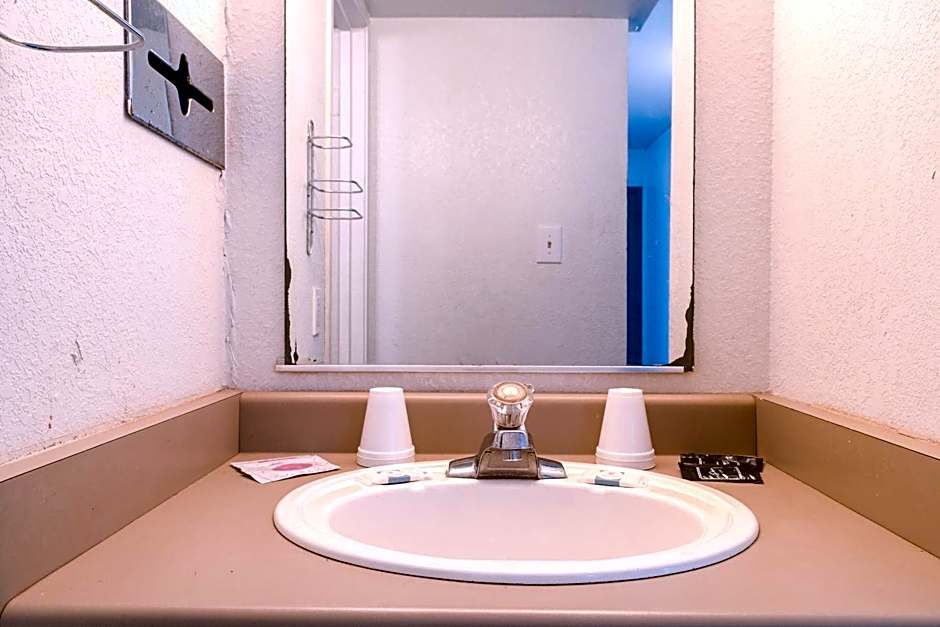 Castle Inn & Suites By OYO Chickasha