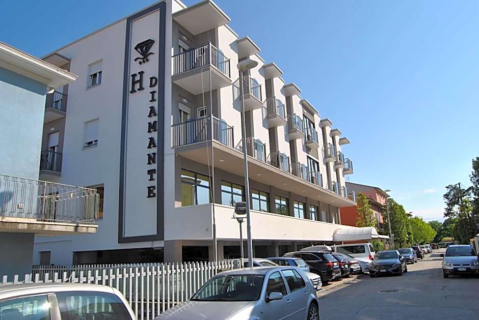 Hotel Diamante 5 minuti dalla fiera di rimini CON PARCHEGGIO INCLUSO
